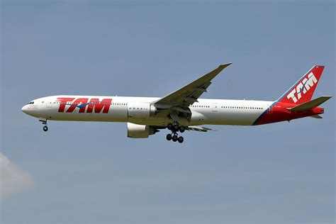 TAM (LATAM) 777.